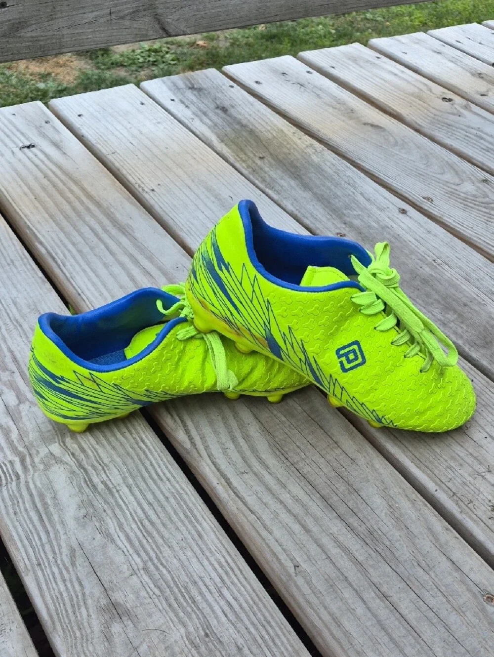 Dream Pairs Soccer Cleats